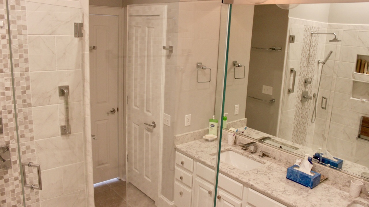 Photo of Bathroom in Hillside Lake