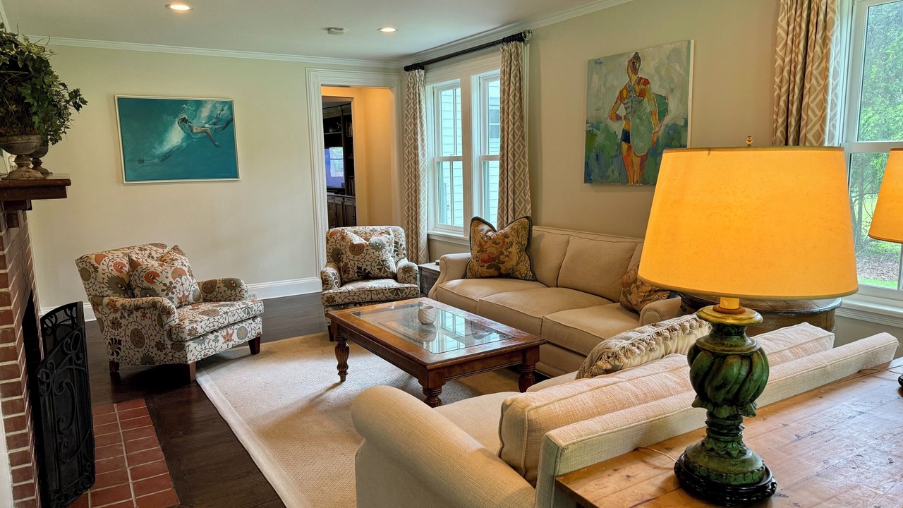 Photo of Livingroom in Village of Southampton