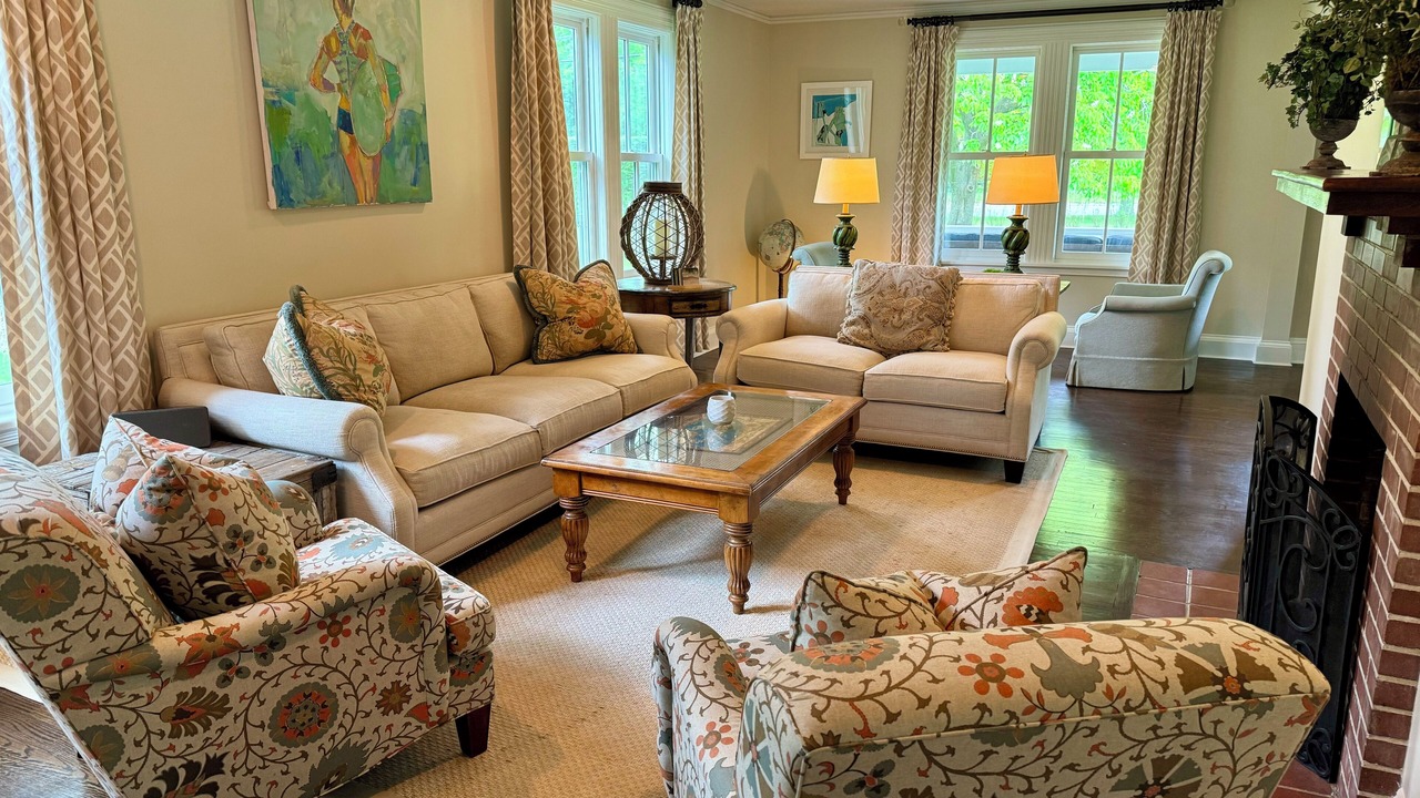 Photo of Livingroom in Village of Southampton