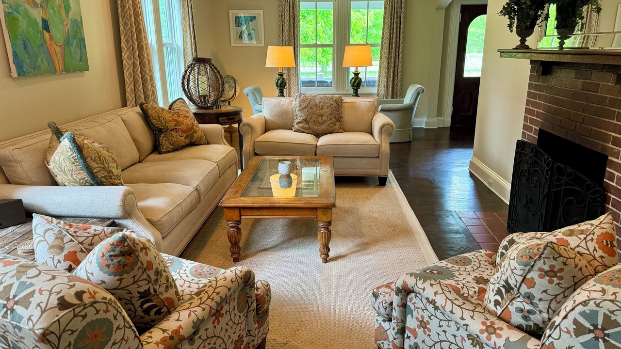 Photo of Livingroom in Village of Southampton