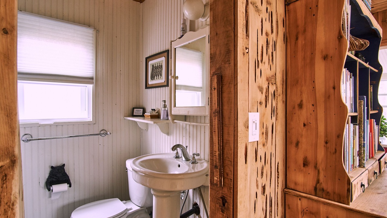 Photo of Bathroom in Holmes