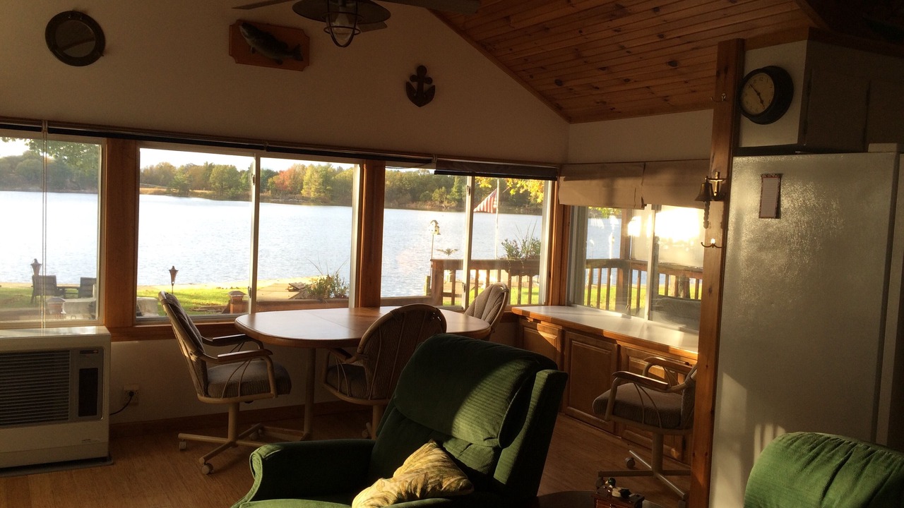 Photo of Bedroom in Redwood
