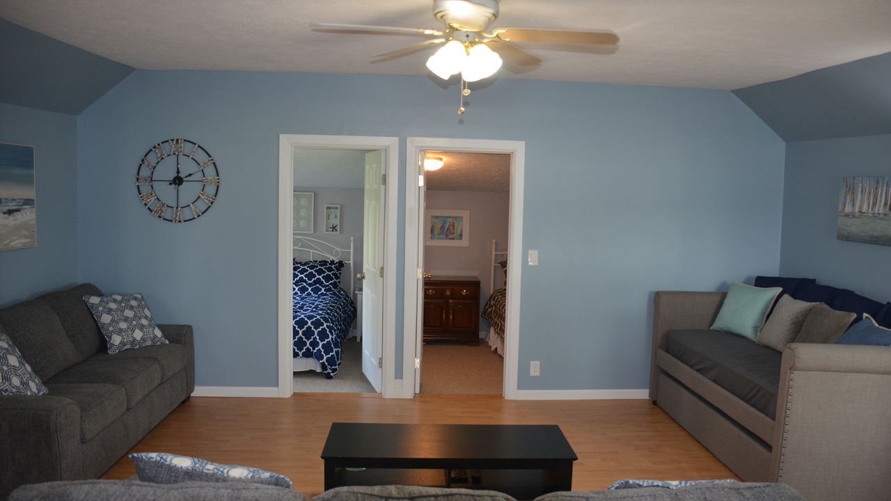 Photo of Livingroom in Town of Richmond