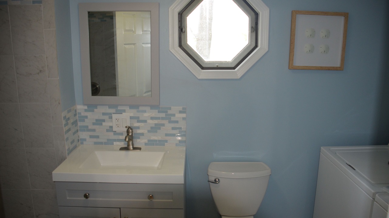 Photo of Bathroom in Town of Richmond