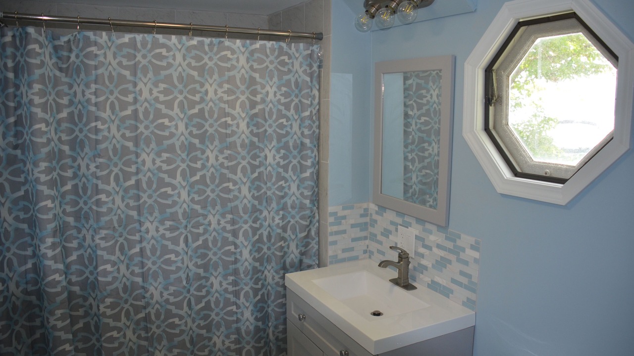 Photo of Bathroom in Town of Richmond