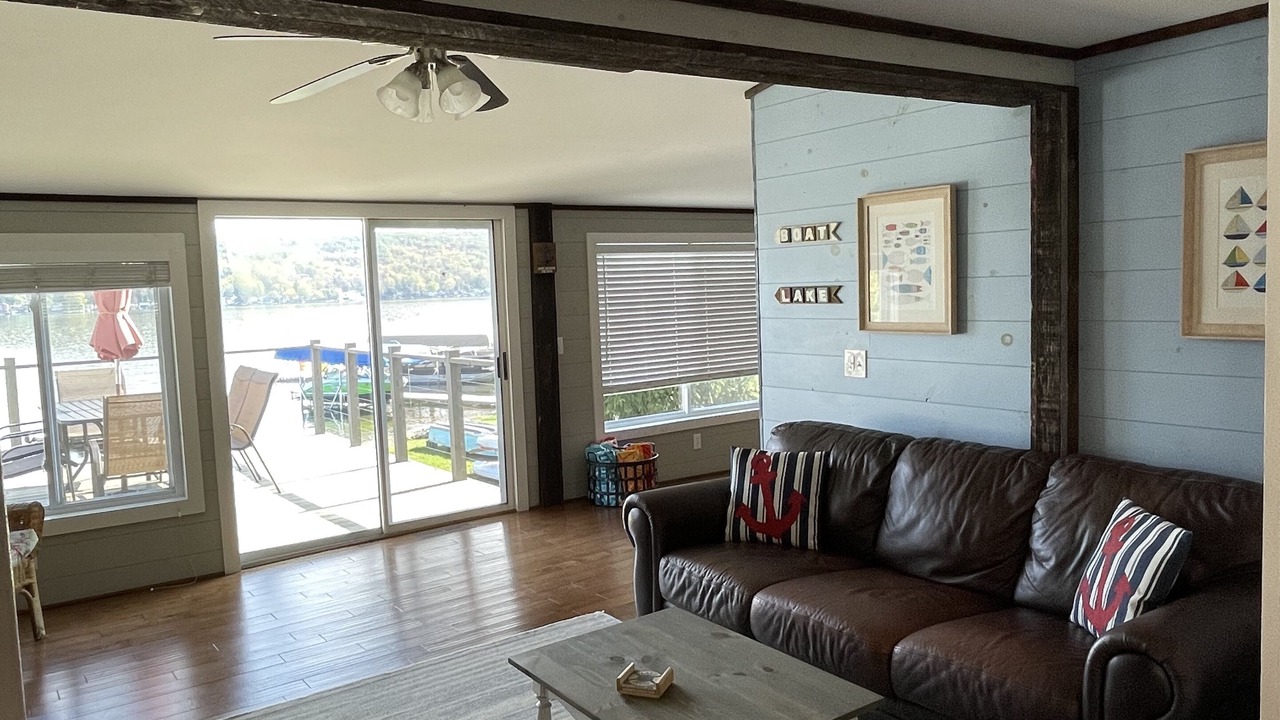 Photo of Livingroom in Conesus