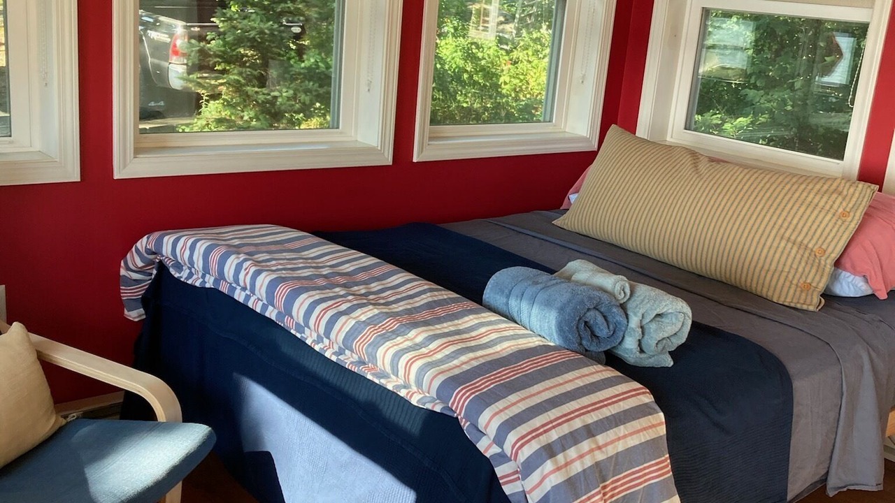 Photo of Bedroom in Redwood