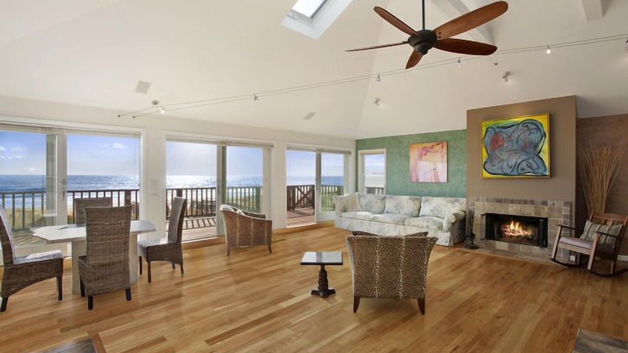 Photo of Livingroom in West Hampton Dunes