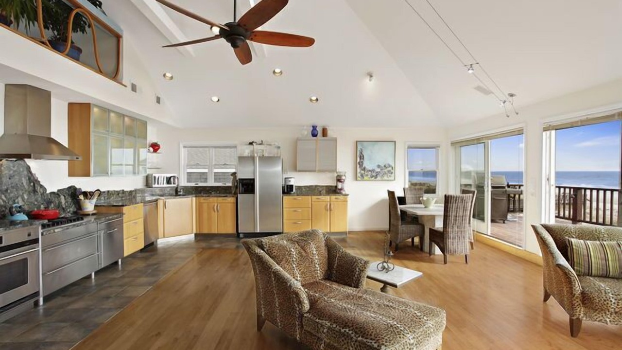 Photo of Kitchen in West Hampton Dunes
