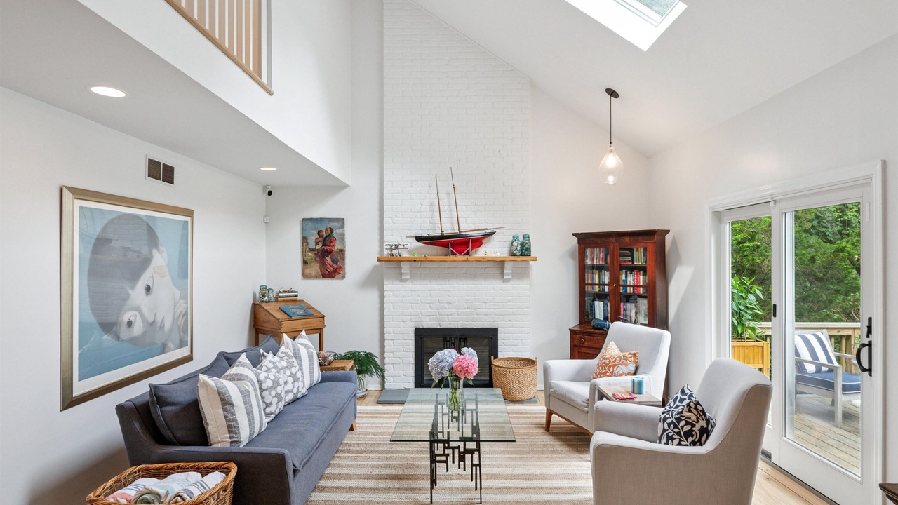 Photo of Livingroom in East Hampton North