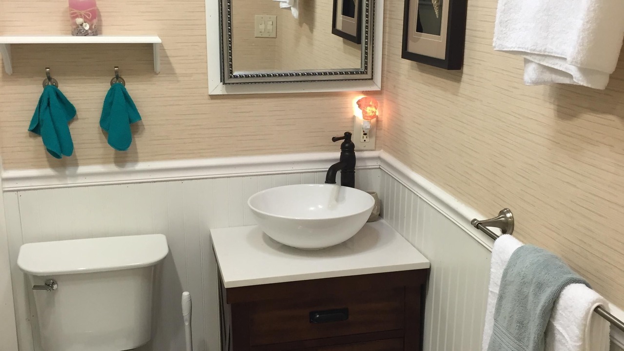 Photo of Bathroom in Woodcliff Park