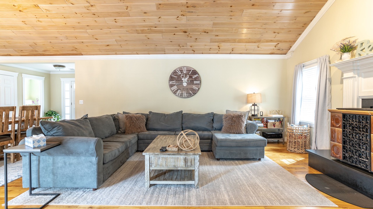 Photo of Livingroom in Tuftonboro