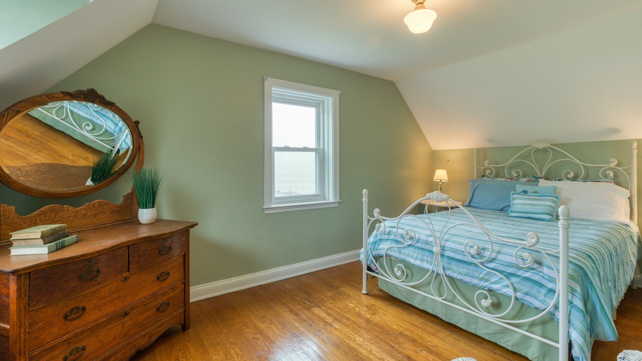 Photo of Bedroom in Town of Owasco
