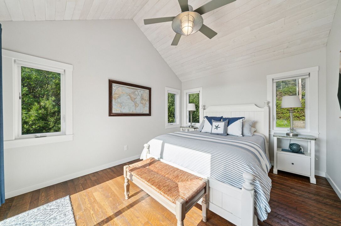 Photo of Bedroom in Neahkahnie Beach