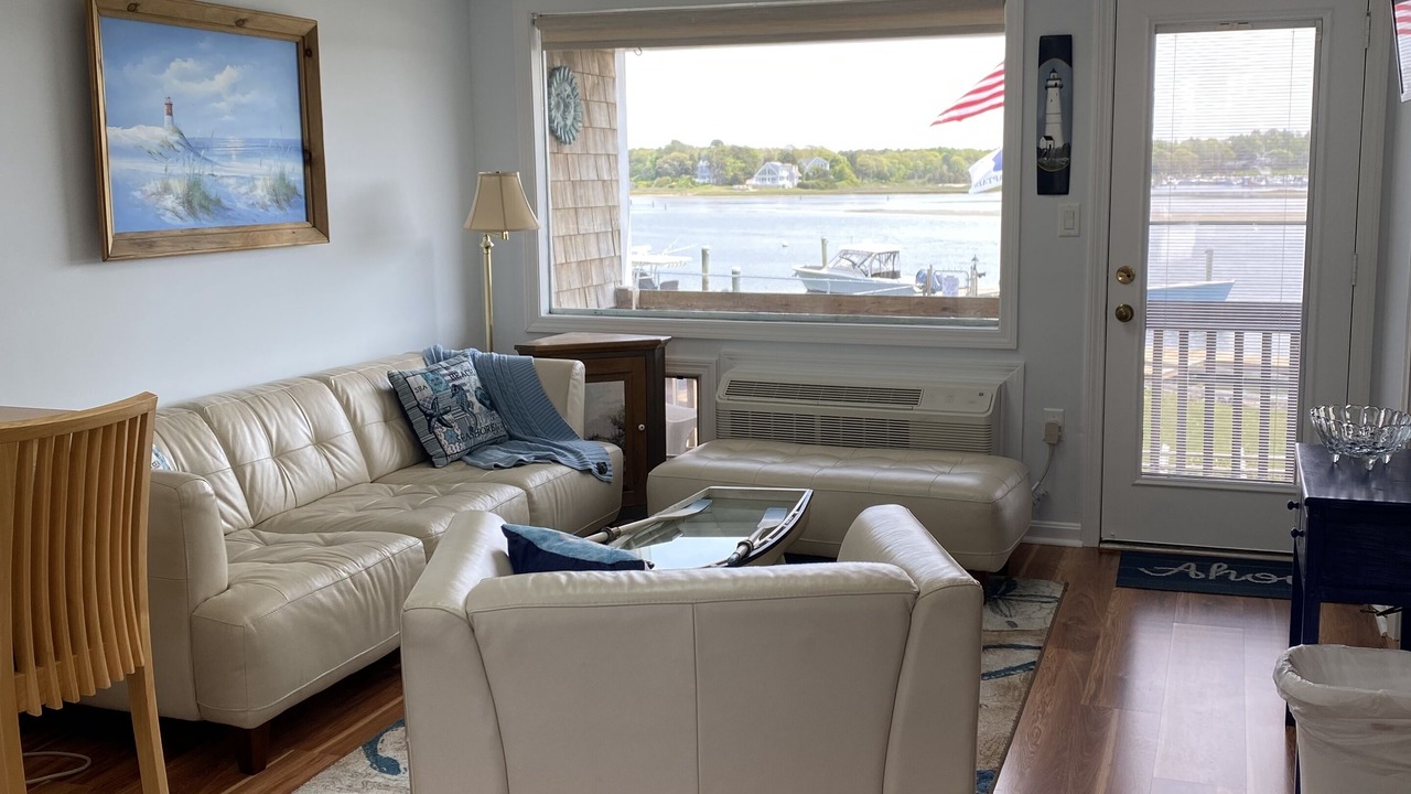 Photo of Livingroom in South Yarmouth