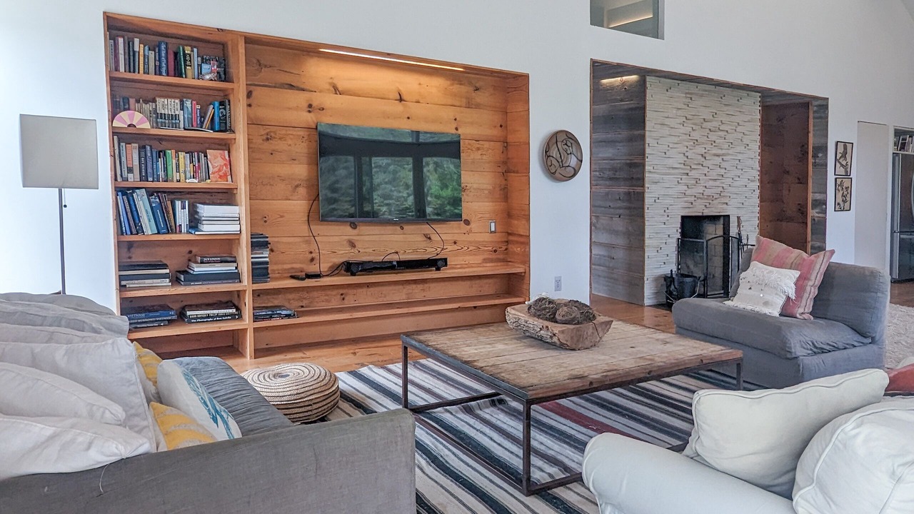 Photo of Livingroom in Roxbury