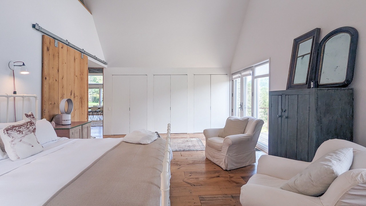 Photo of Bedroom in Roxbury