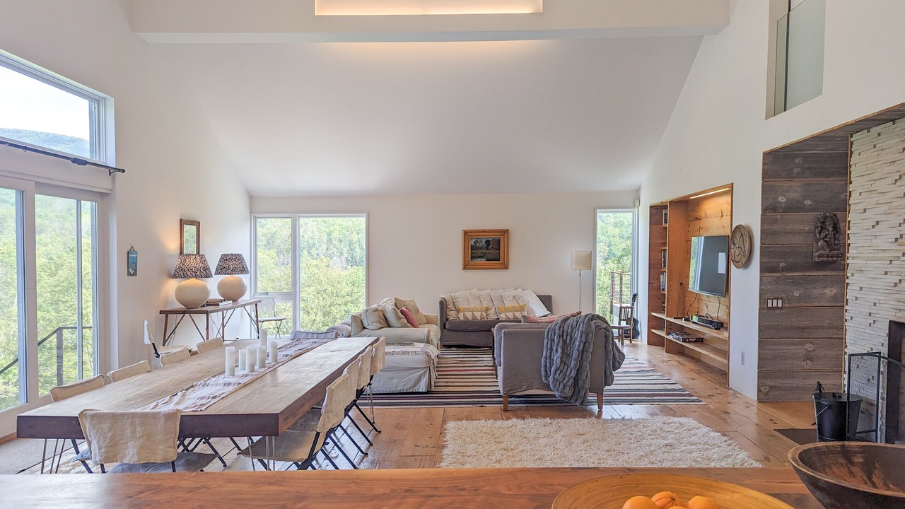 Photo of Livingroom in Roxbury