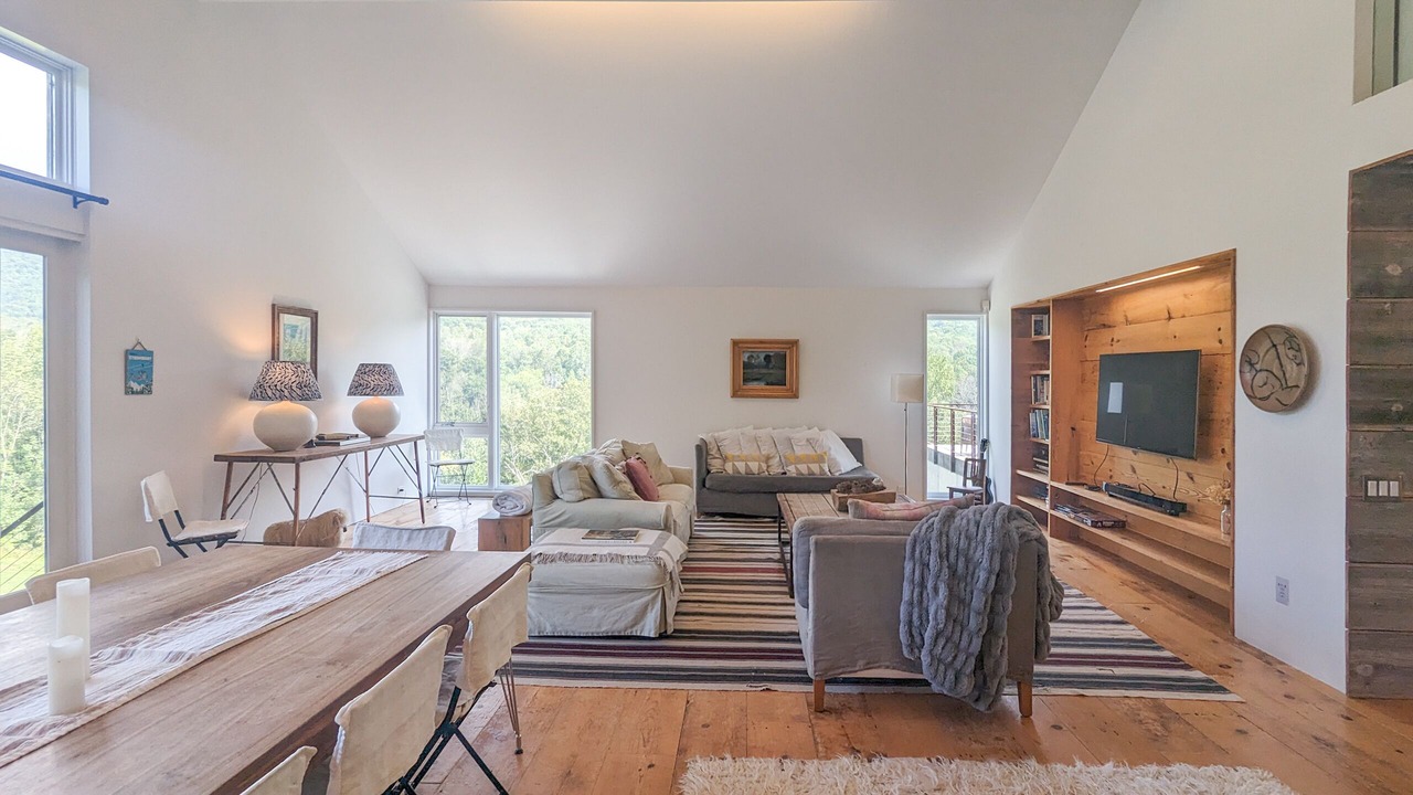 Photo of Livingroom in Roxbury