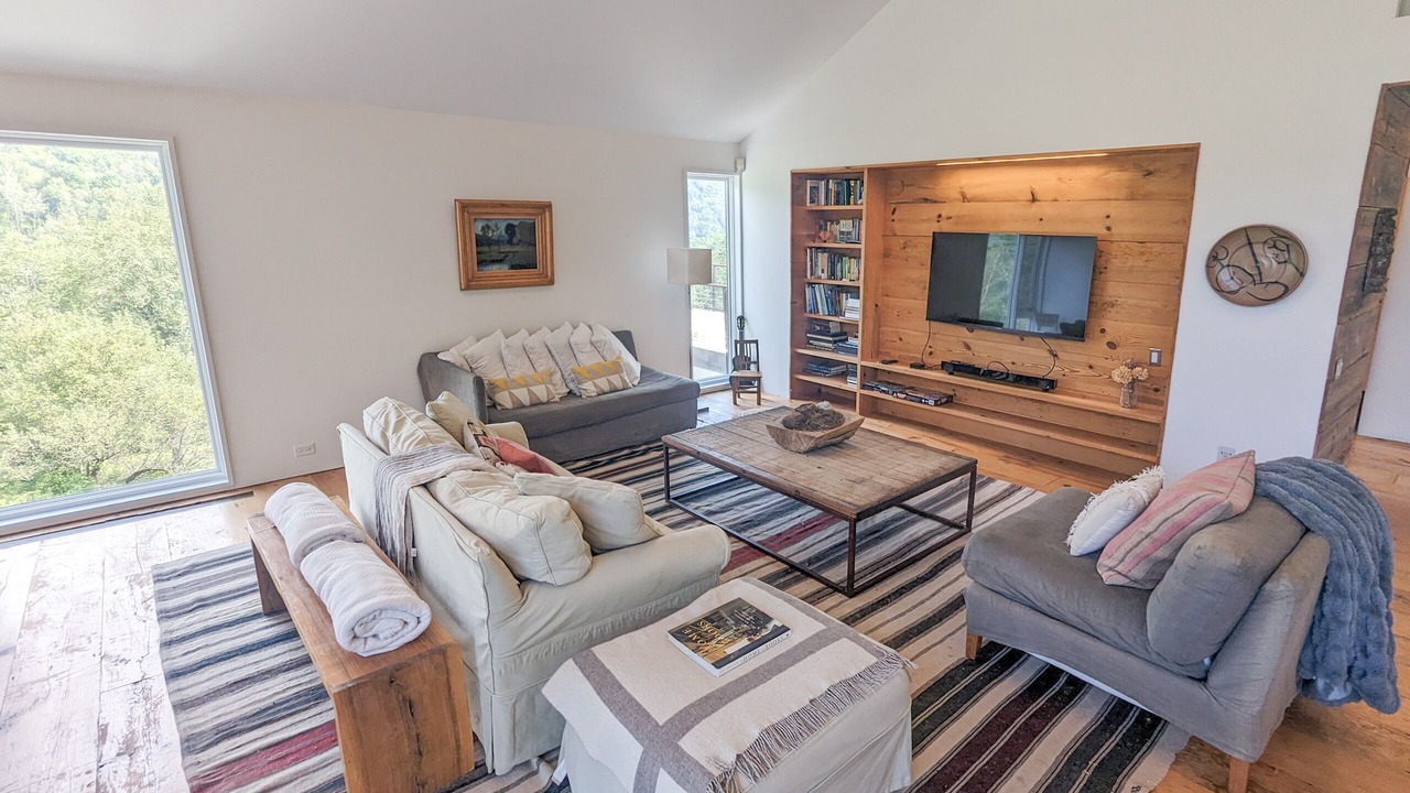 Photo of Livingroom in Roxbury