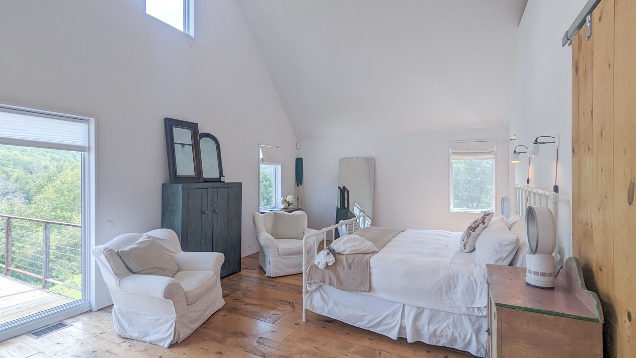 Photo of Bedroom in Roxbury