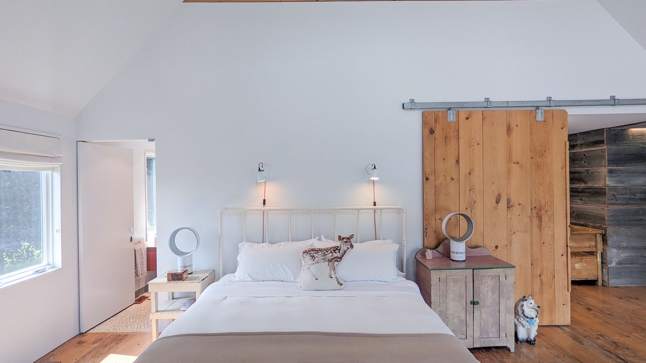 Photo of Bedroom in Roxbury