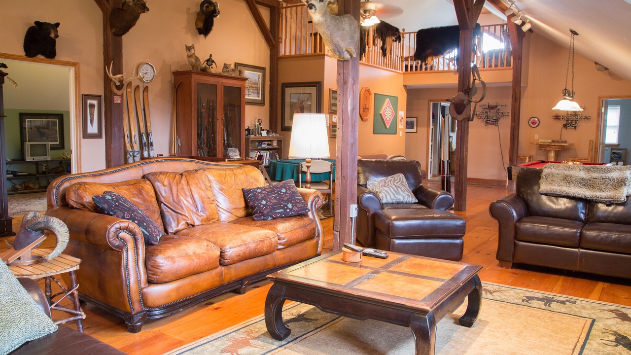 Photo of Livingroom in Town of Easton