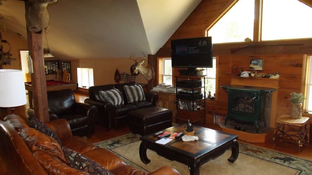 Photo of Livingroom in Town of Easton