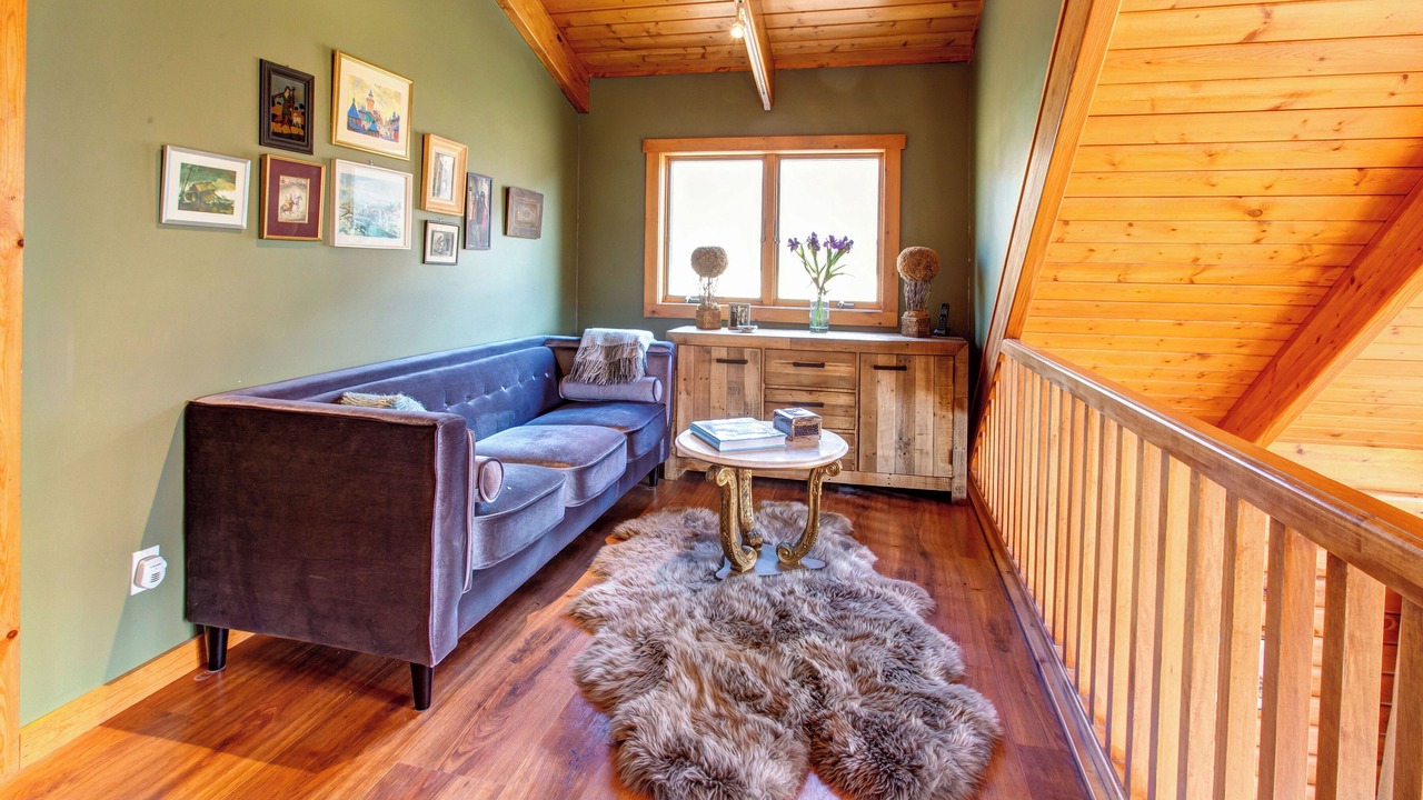 Photo of Livingroom in Roxbury
