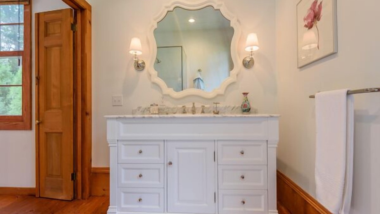 Photo of Bathroom in East Hampton North