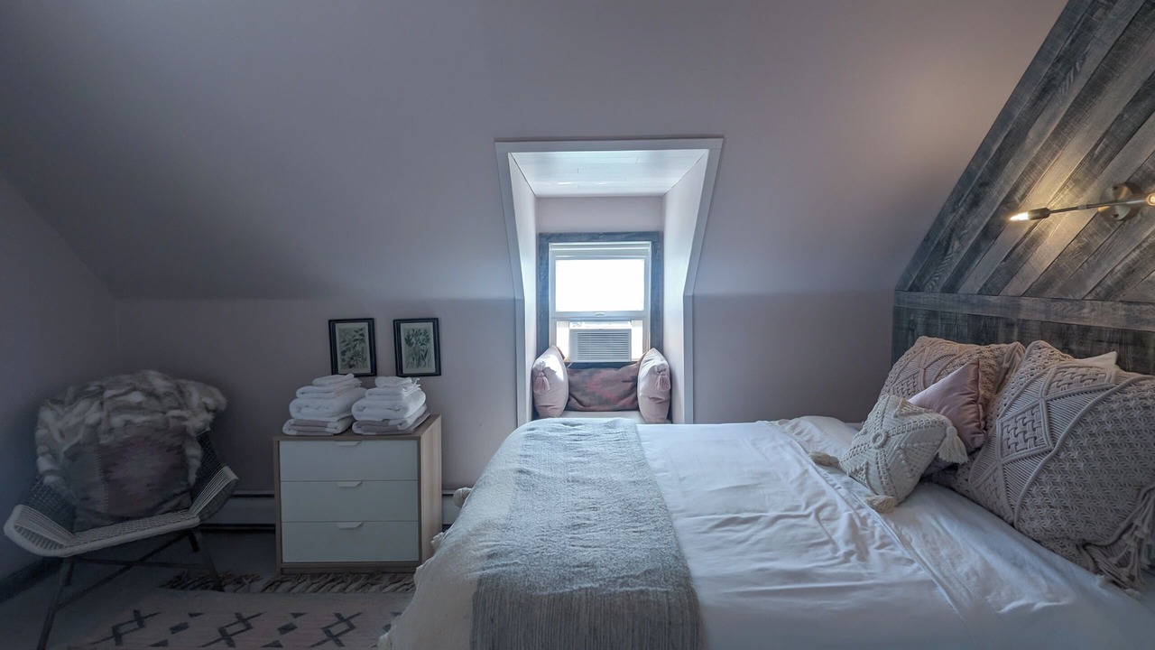 Photo of Bedroom in Roxbury