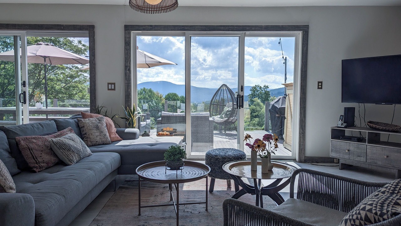 Photo of Livingroom in Roxbury