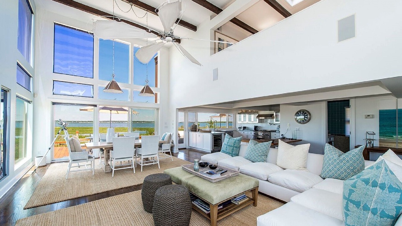 Photo of Livingroom in Village of Southampton