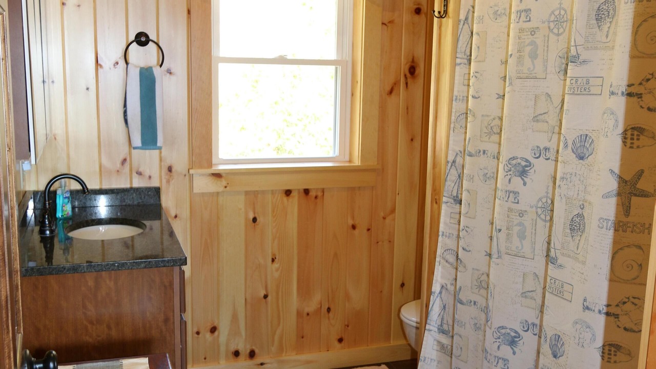 Photo of Bathroom in Hall Quarry