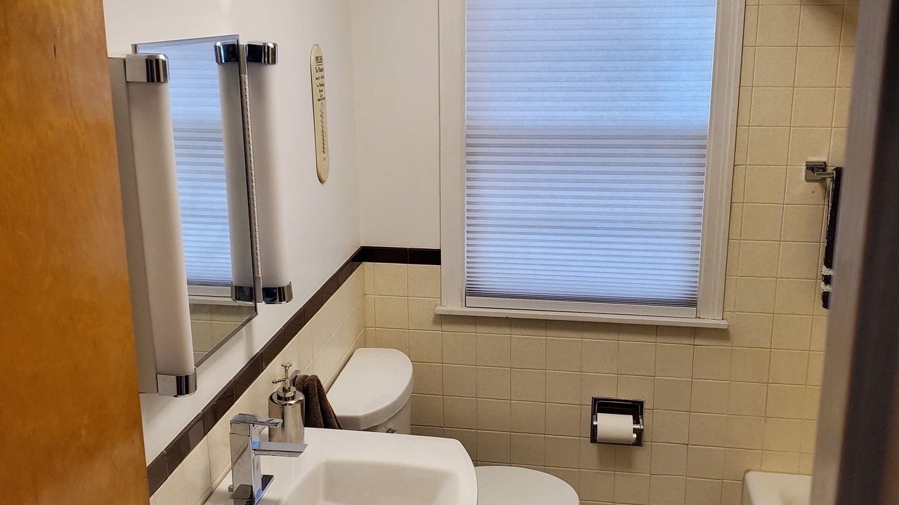 Photo of Bathroom in Downtown Niagara Falls