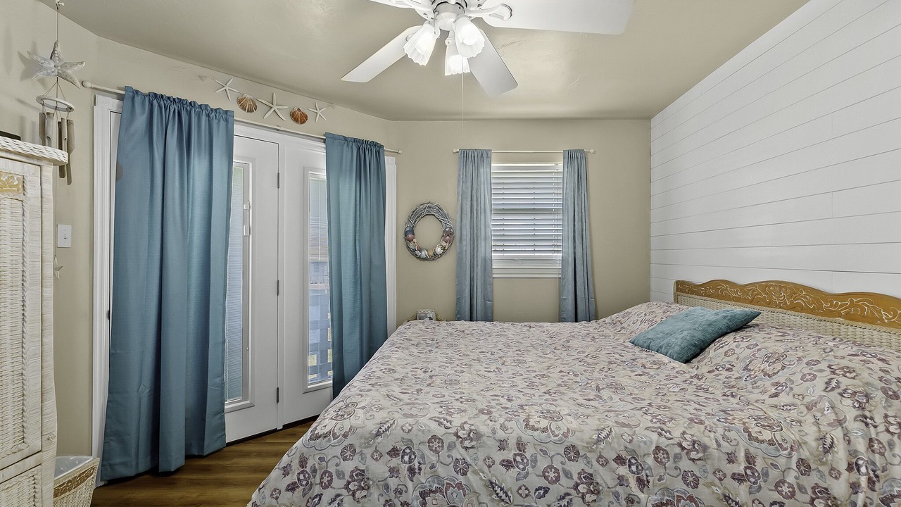 Photo of Bedroom in Surfside Beach
