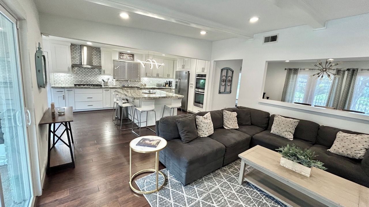 Photo of Livingroom in Willow Meadows/Willowbend Area