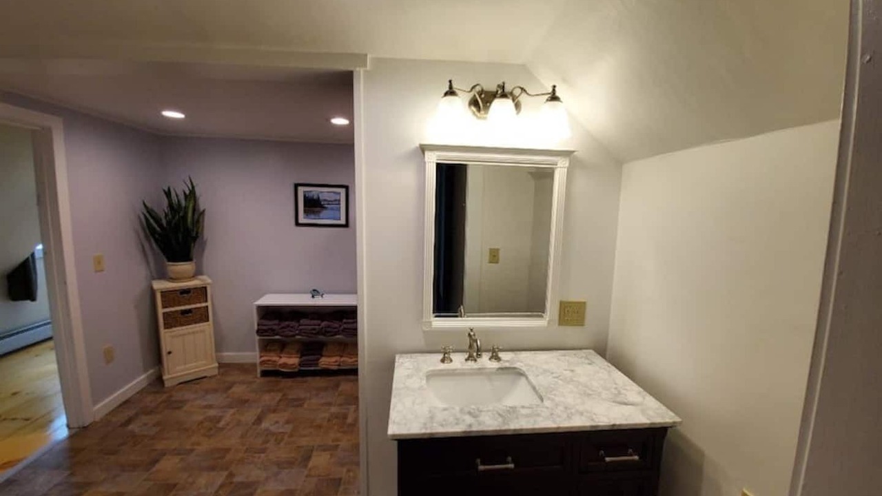 Photo of Bathroom in Warren