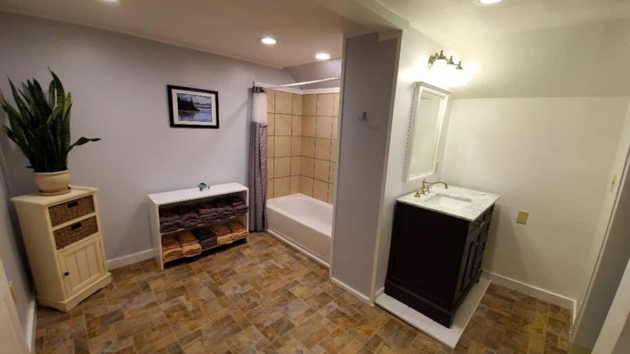 Photo of Bathroom in Warren