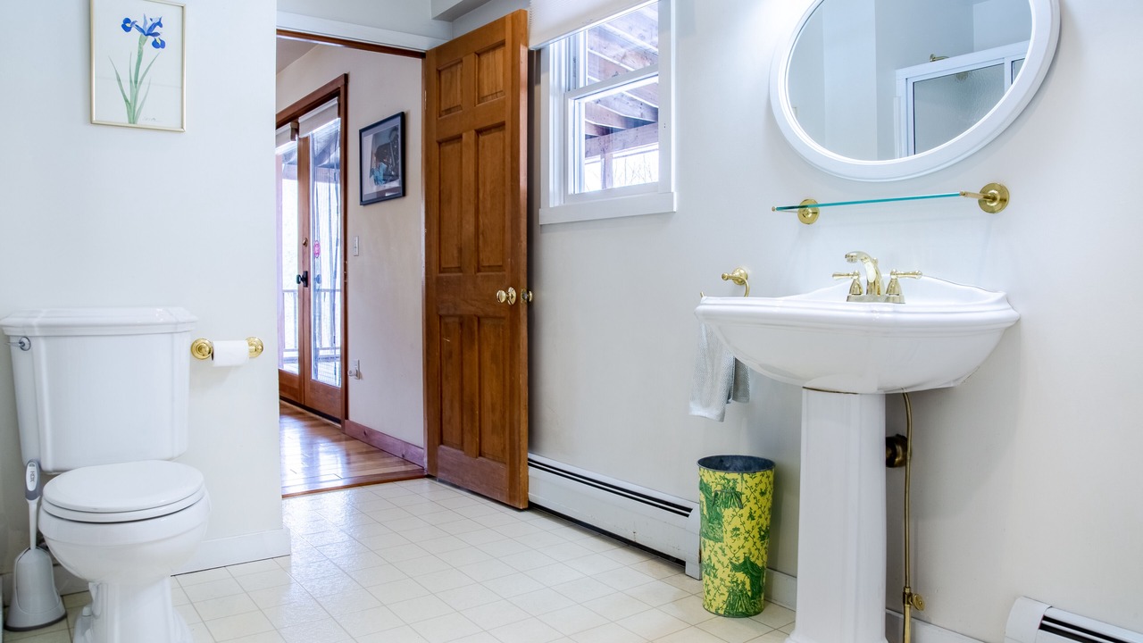 Photo of Bathroom in Warren