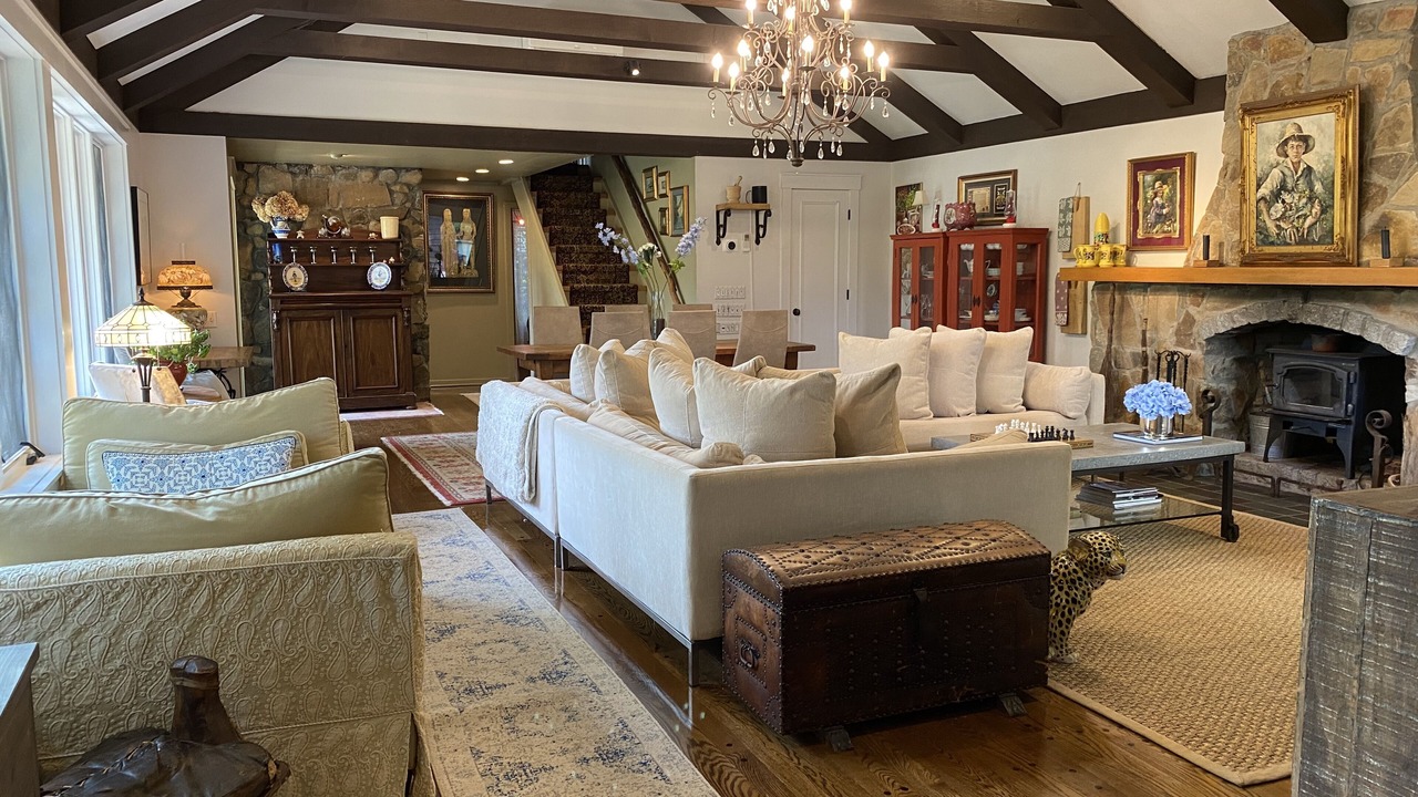 Photo of Livingroom in Town of Orangetown