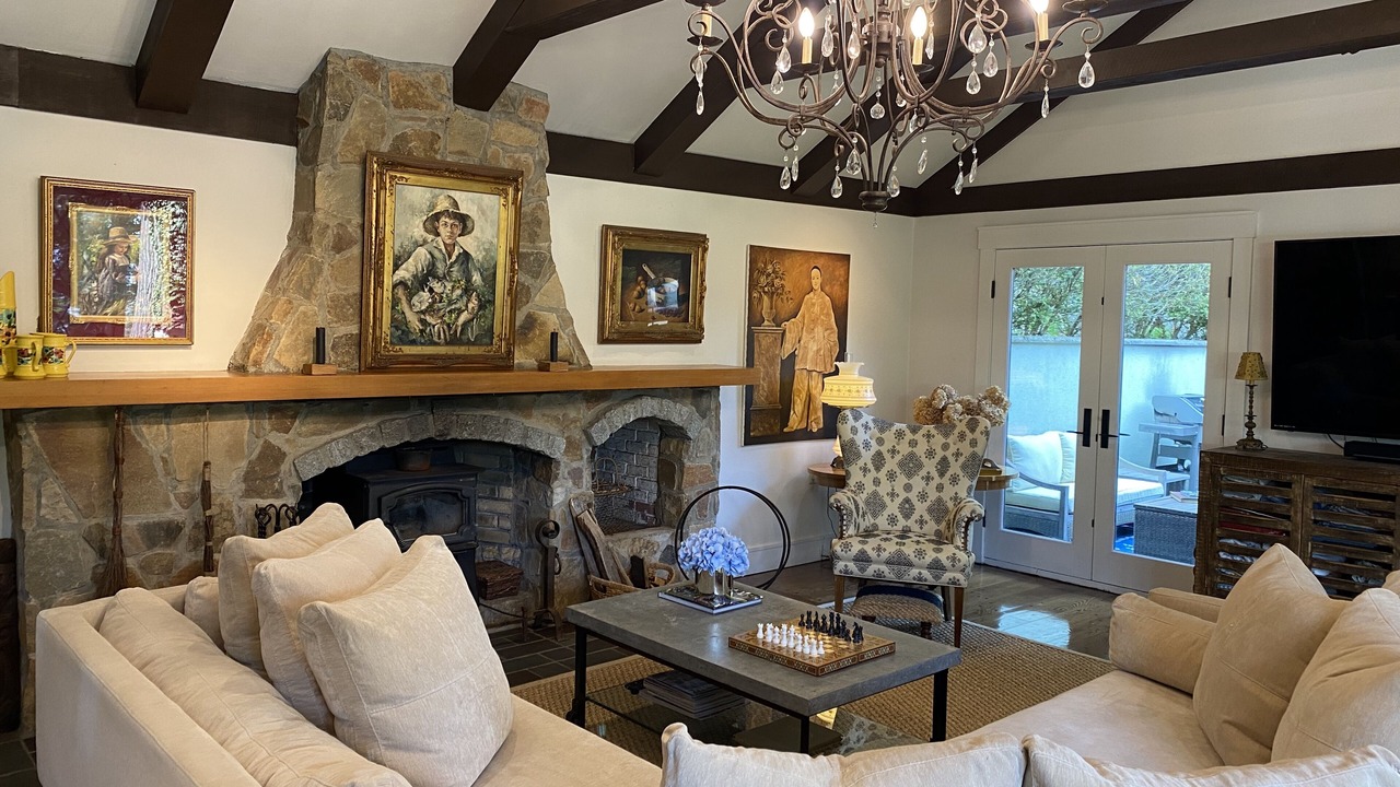 Photo of Livingroom in Town of Orangetown