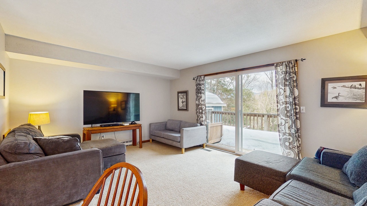 Photo of Livingroom in Warren