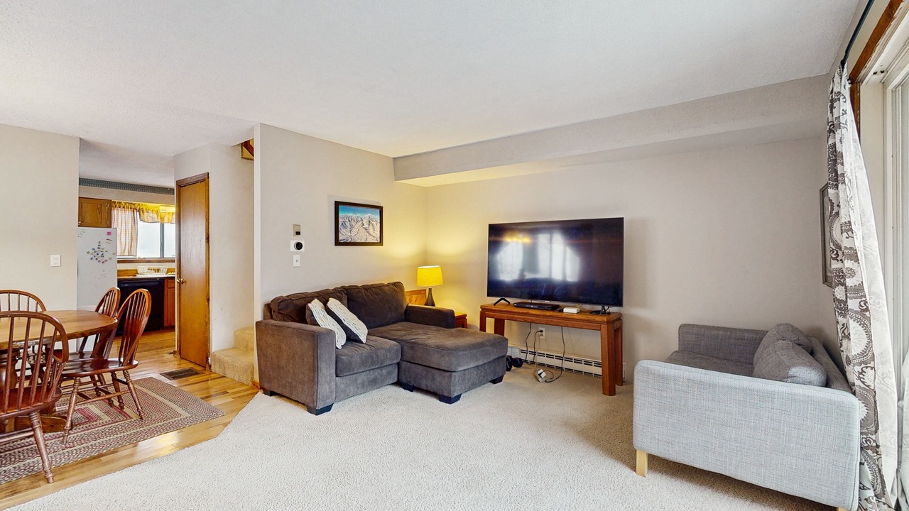 Photo of Livingroom in Warren