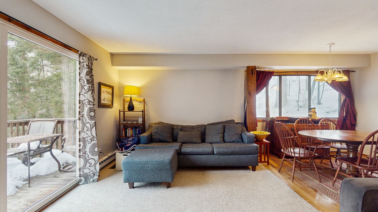 Photo of Livingroom in Warren