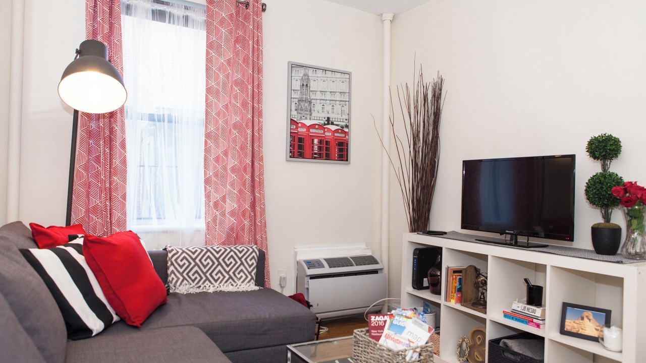 Photo of Livingroom in Midtown West