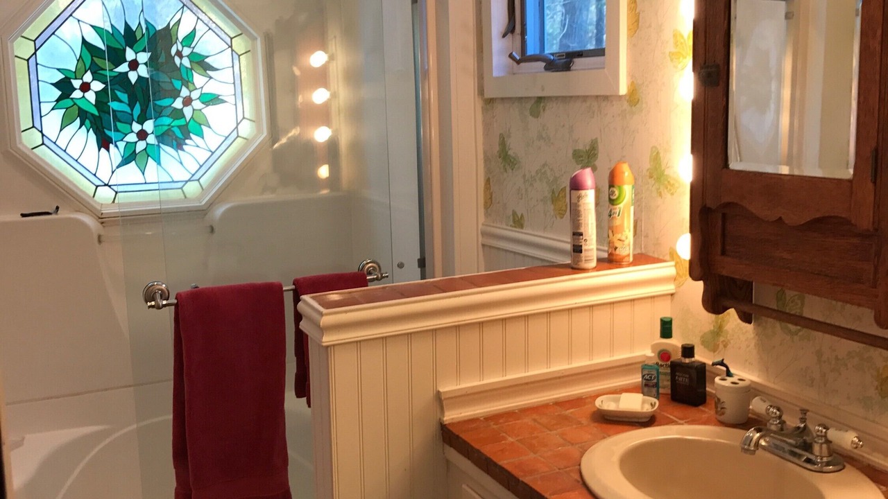 Photo of Bathroom in Canaan