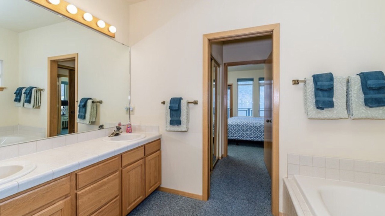 Photo of Bathroom in Wapato Point
