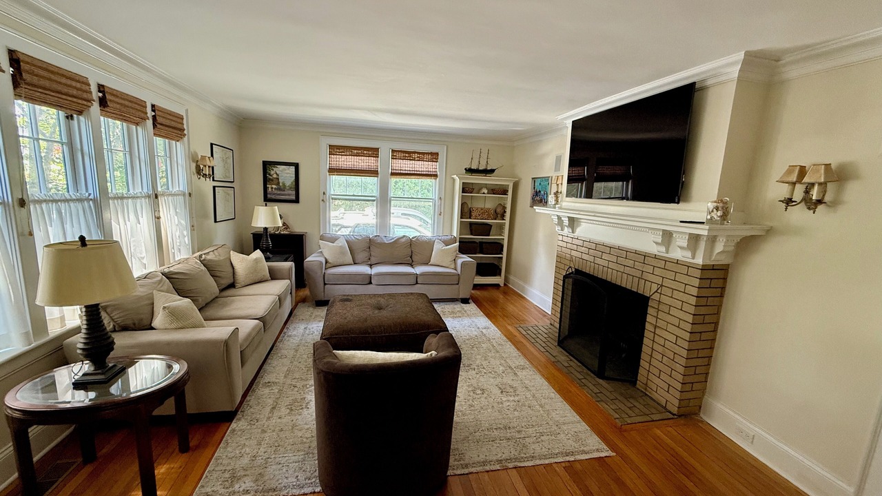 Photo of Livingroom in Village of Southampton