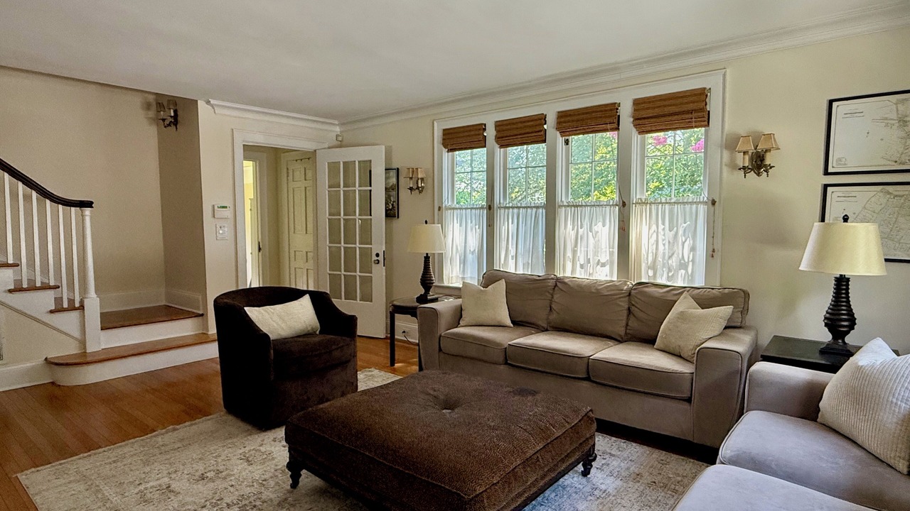 Photo of Livingroom in Village of Southampton